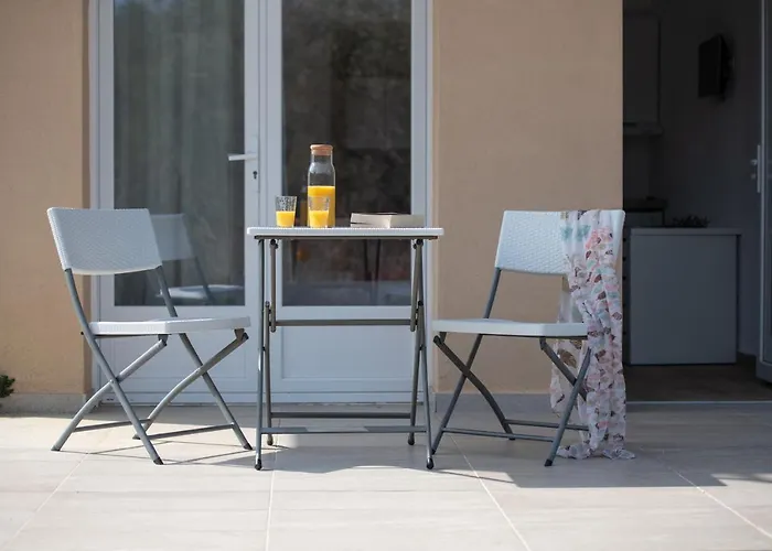 Apartament Les Oliviers - & *