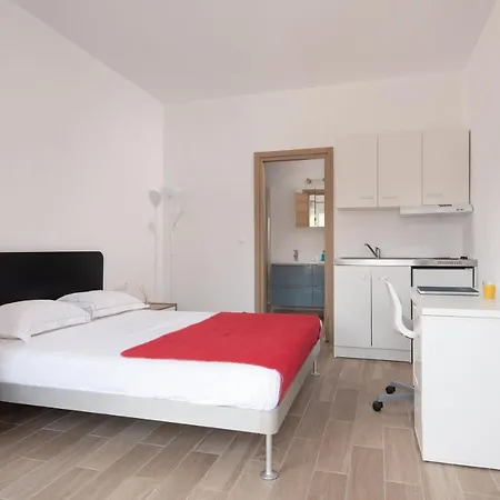 Apartman Les Oliviers - & *